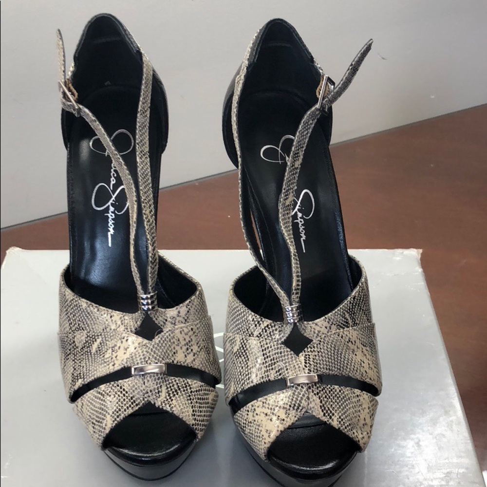 Brand new Jessica Simpson pumps